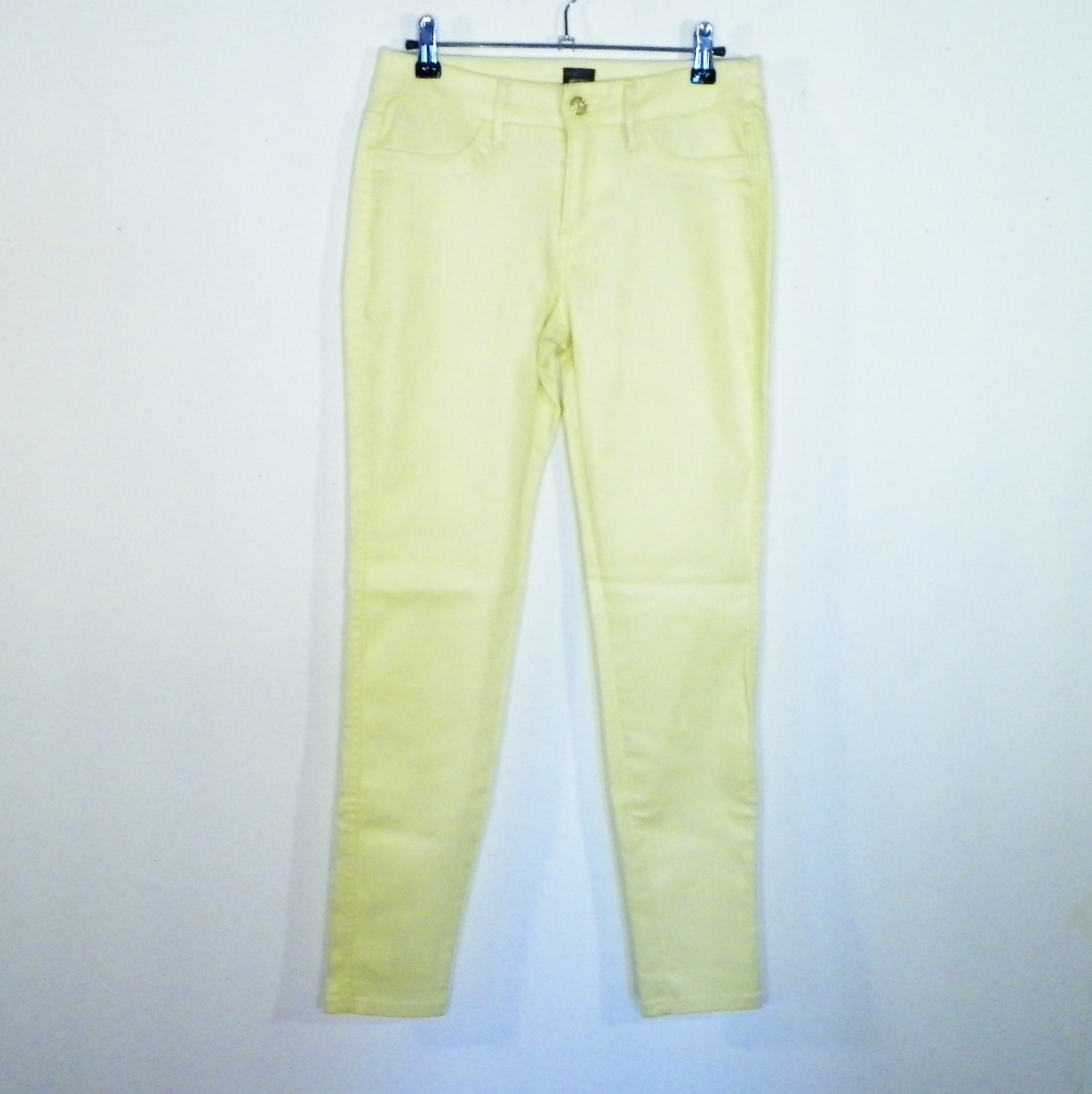 Pantalon Femme Jaune Pâle GUESS  T 36. Bon état -  reconditionné disponible sur Label Emmaüs